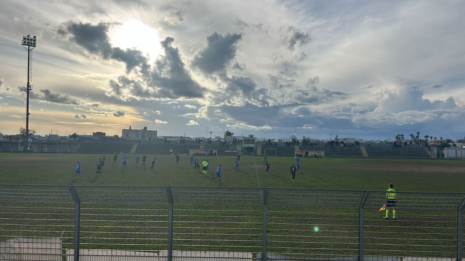 Malore in campo per un giocatore, trasportato in ospedale