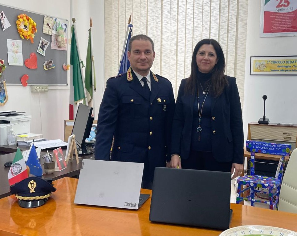 Rubano computer da un istituto scolastico, individuati e denunciati dalla Polizia di Stato